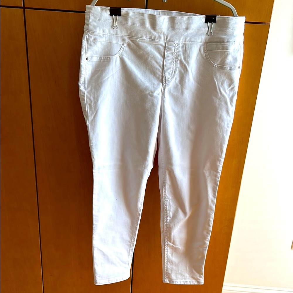 NWOT Style & Co. White Denim Pull On Jeans